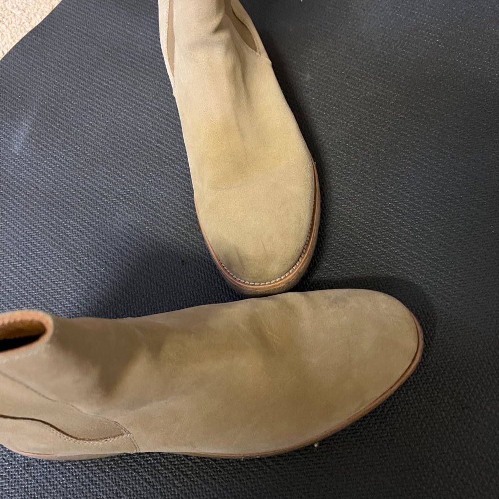 THE TAUPE CREPE CHELSEA BOOTS - 8 US / EU 41 | ORO Los Angeles - Picture 3 of 10